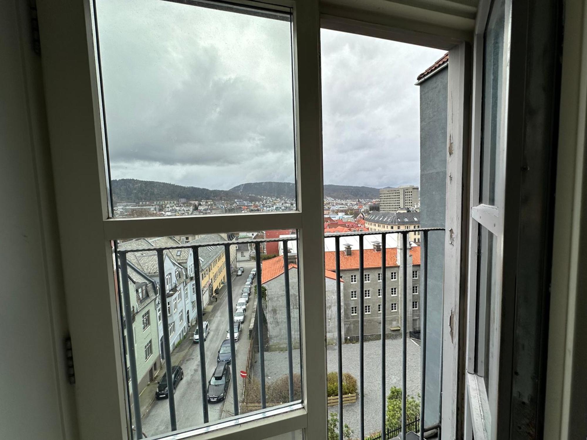 Sjarmerende Bolig Like Ved Togstasjonen Bergen Exterior foto